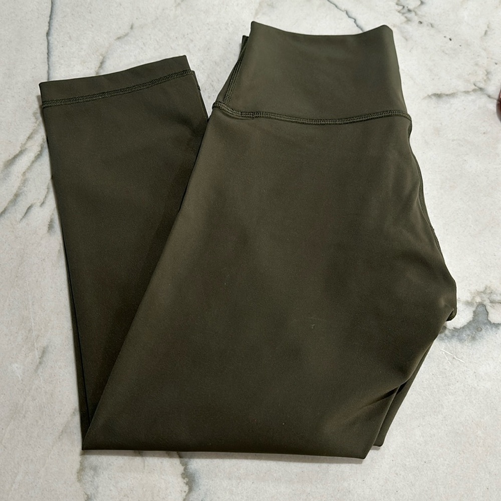 Lululemon Crop - Dark Olive Color 🫒 - size 6